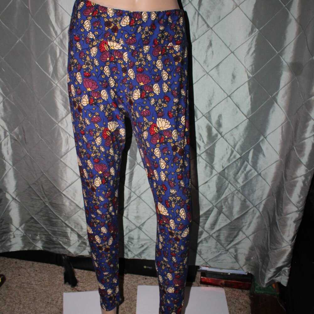 LuLaroe Women Tall & Curvy Navy Lotus Flowers‎ Paisley Floral RARE Leggings